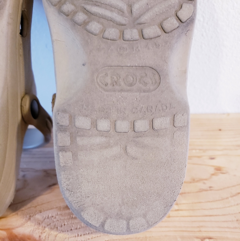 CROCS Clogs Tan Brown Size women's 6-7 men's 4-5 - Picture 8 of 9